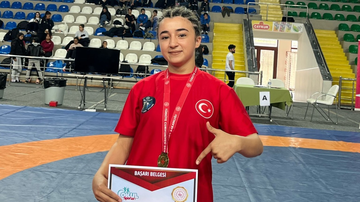 Öğrencimiz Edanur TÜMER Serbest Güreş Türkiye Şampiyonu Oldu